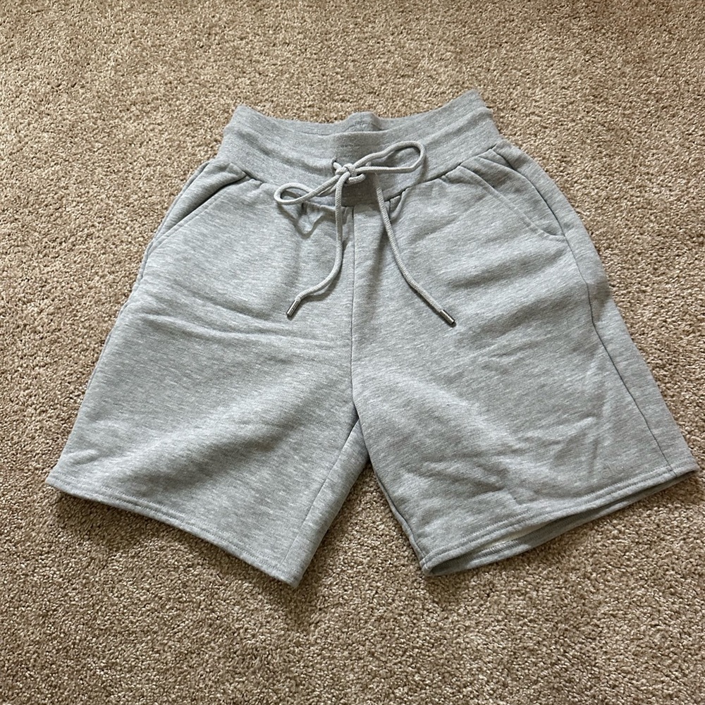 ALO Yoga Light Gray Men's Athletic Shorts